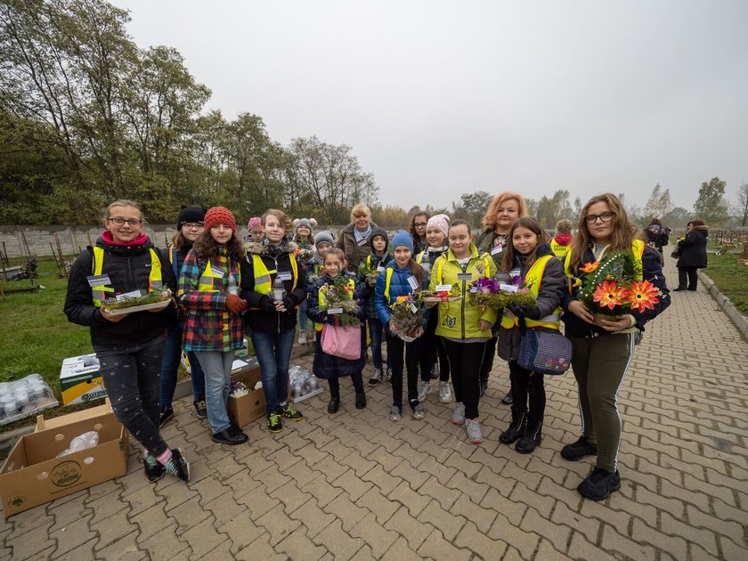 Światełko Pamięci po raz 6. na łódzkim cmentarzu 