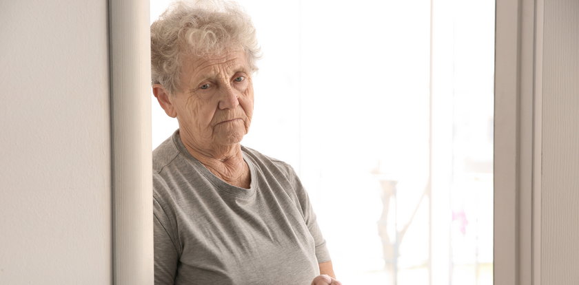 81-latka opłacała składki przez blisko 50 lat, obcięli jej świadczenie o połowę. Chyba że umrze do końca roku