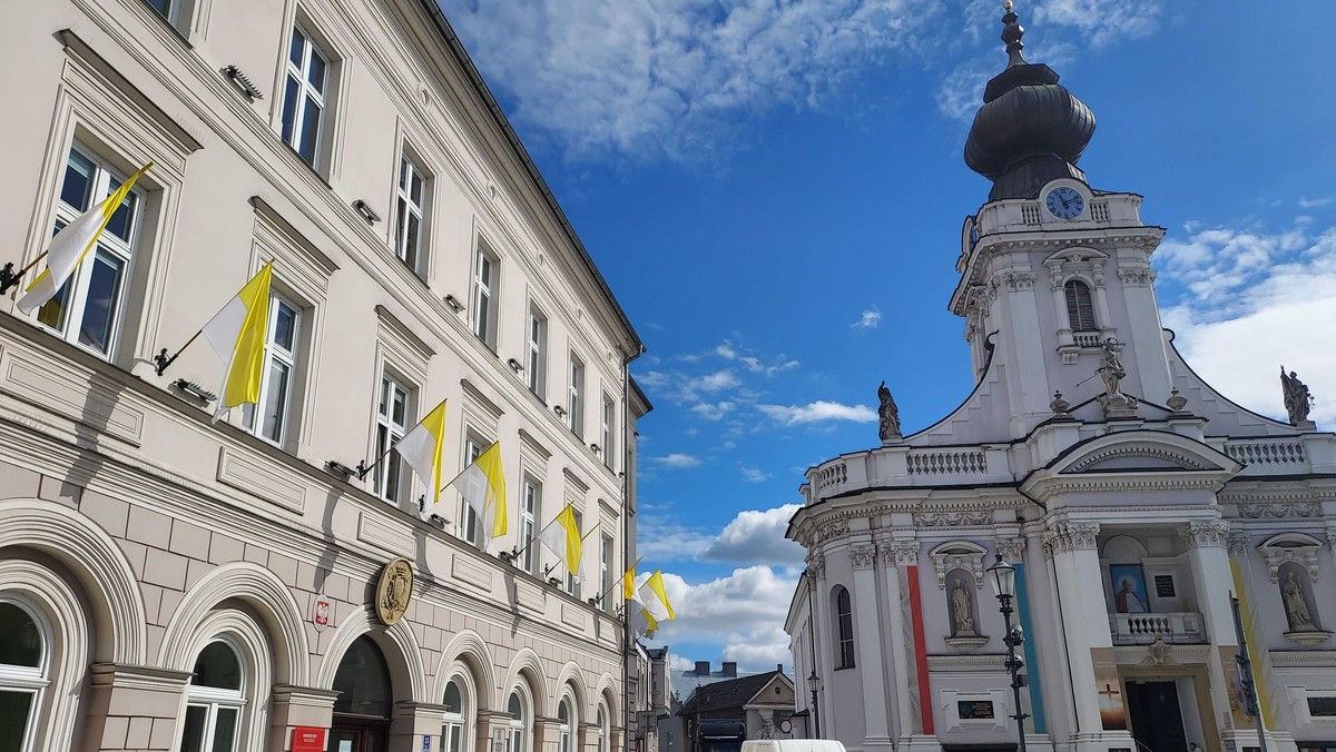 Burmistrz Wadowic zamierza pozwać dziennikarzy. Chodzi o Jana Pawła II