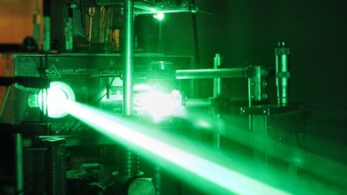 Elektronika tworzona światłem. Przełom w materiałach dla medycyny i technologii ubieralnych