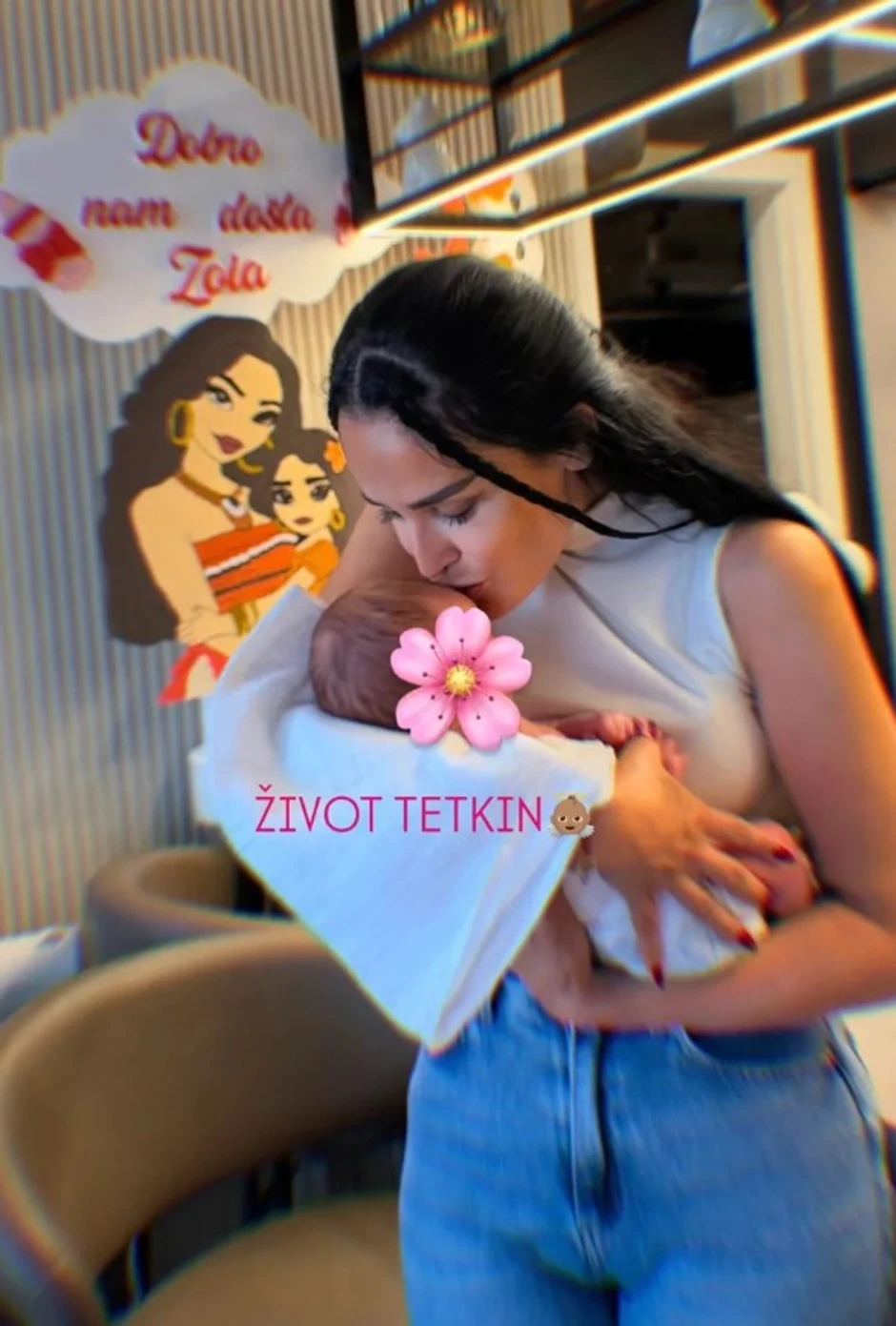 Indi sa sestričinom