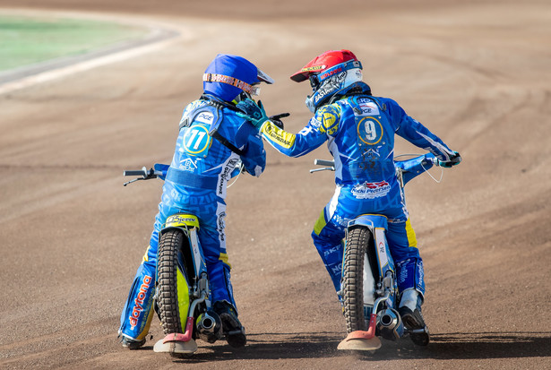 Nicki Pedersen (kask czerwony) i Kenneth Bjerre (niebieski) z MrGarden GKM Grudziądz podczas meczu żużlowej Ekstraligi z RM Solarem Falubaz Zielona Góra