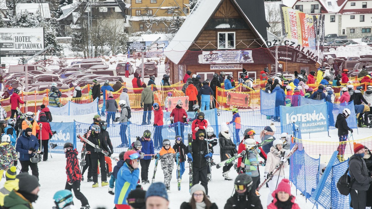 Tłumy na stoku w Białce Tatrzańskiej