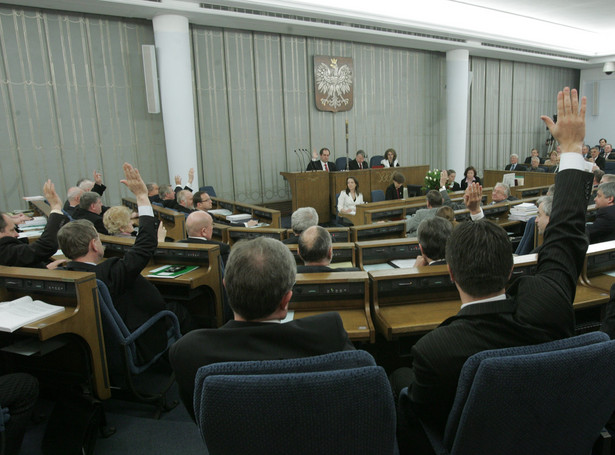 Senat również za zakazem spotów wyborczych w radiu i telewizji