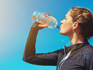 Tudtad, hogy a vízivást is túlzásba viheted? Ennyi már károsnak számít a szakértő szerint