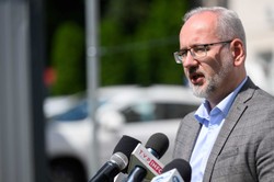 Wpis Niedzielskiego wywołał burzę. "Wszyscy mamy zacząć się bać?"