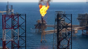 Ropa naftowa jednak wciąż ma przyszłość. Nowe prognozy oddalają perspektywę neutralności klimatycznej