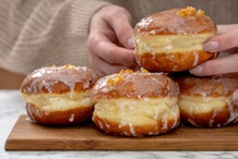 Dziś tłusty czwartek. Ile powinien kosztować dobrej jakości pączek? Ekspert podaje kwotę