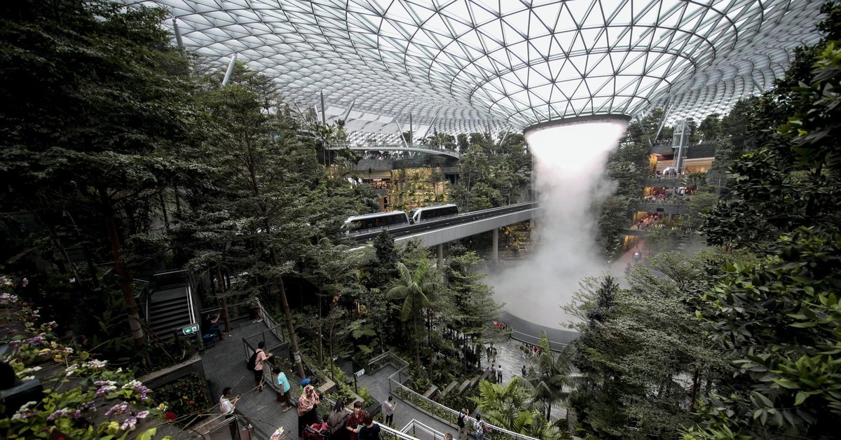 Singapur ma lotnisko z wodospadem Podr e Singapur ma lotnisko z wodospadem Podr e
