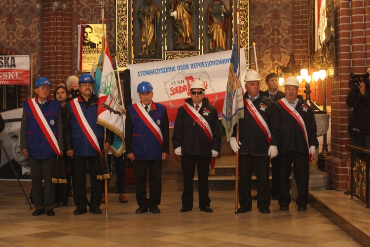 Stoczniowcy na pogrzebie