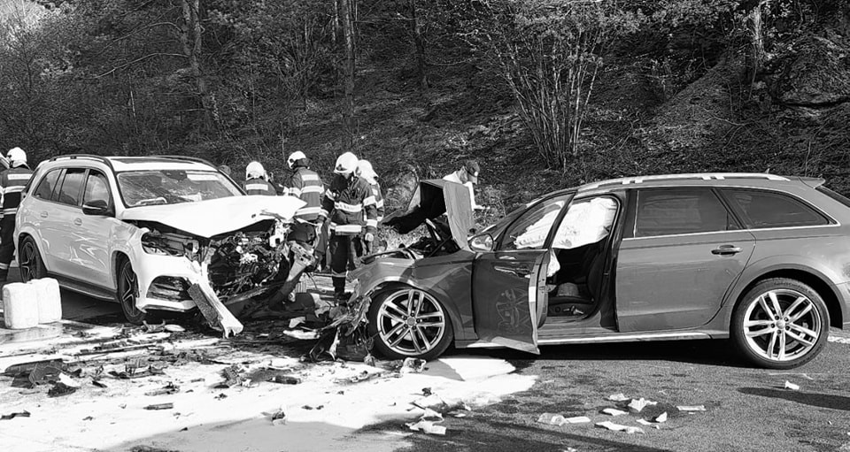 Pri nehode medzi Medzibrodom a Slovenskou Ľupčou zomrelo maloleté dievčatko.