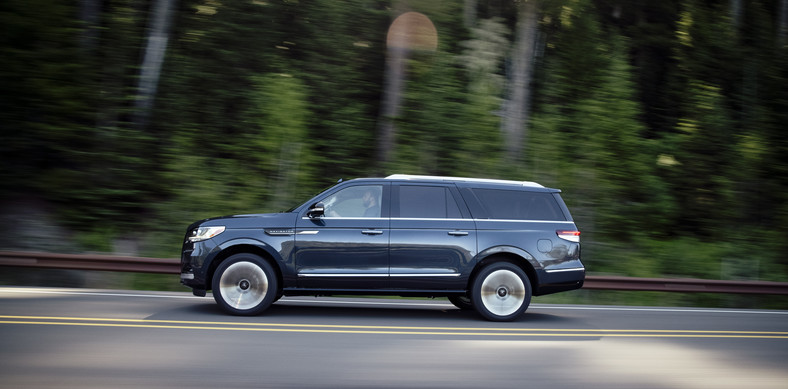 7. Lincoln Navigator L