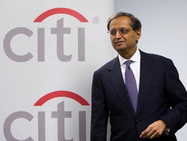 Vikram Pandit, prezes Citigroup. Powoli kończy się zależność Citigroup względem amerykańskiego rządu, który w 2008 roku uratował bank przed bankructwem.