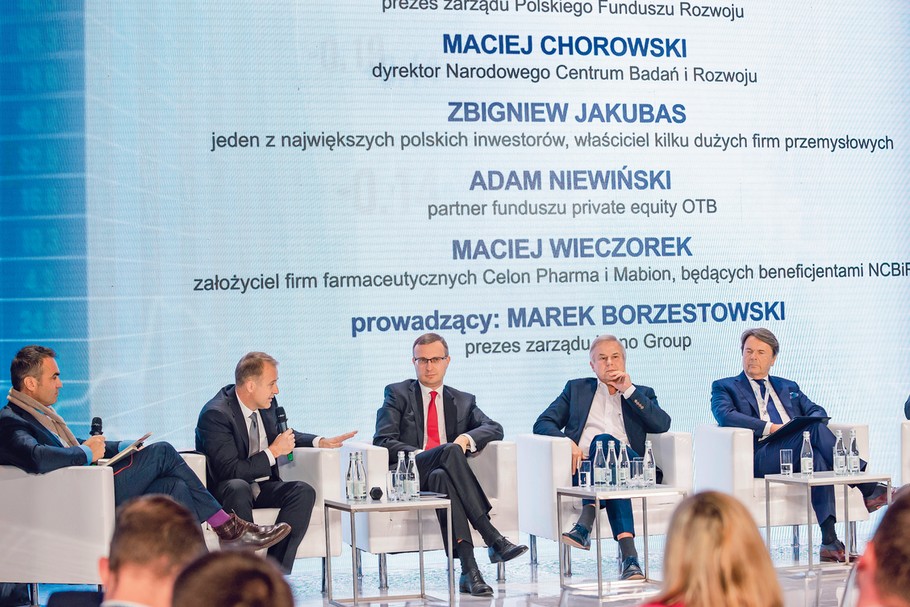 O finansowaniu biznesu środkami publicznymi rozmawiali (na zdjęciu od prawej): Adam Niewiński, partner funduszu OTB,  Zbigniew Jakubas, właściciel Multico, Maciej Chorowski, dyrektor NCBiR, Paweł Borys, prezes PFR, Maciej Wieczorek, właściciel Celon Pharma oraz Marek Borzestowski, prezes Nano Group, jako moderator