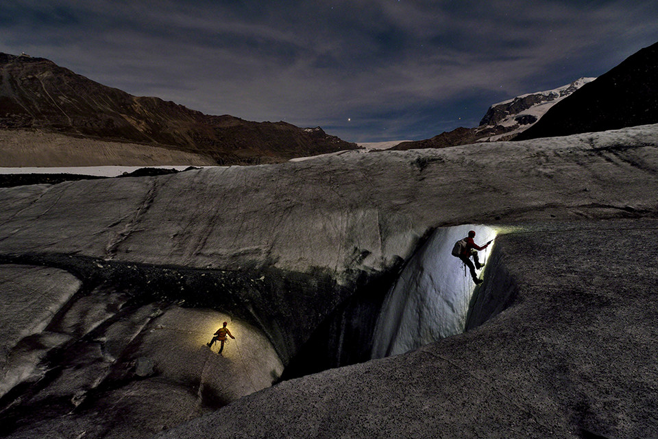 wyróżnienie w kategorii Wild Stories (pol. Opowieści ze świata przyrody), pojedyncze zdjęcie: Robbie Shone, Wielka Brytania - Eksploracja lodowca Gorner w Szwajcarii