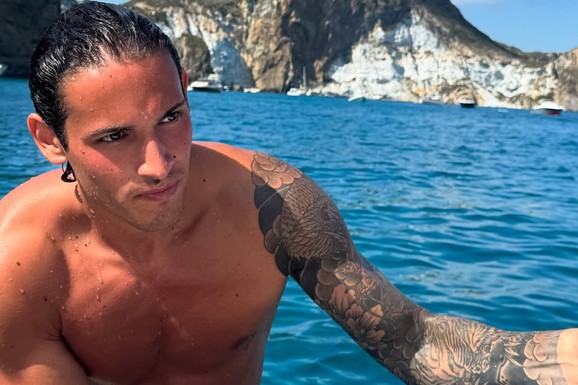 SIN SINIŠE MIHAJLOVIĆA SLAVIO ROĐENDAN Dušanu čestitke stigle na srpskom jeziku, on ih ponosno delio sa svima