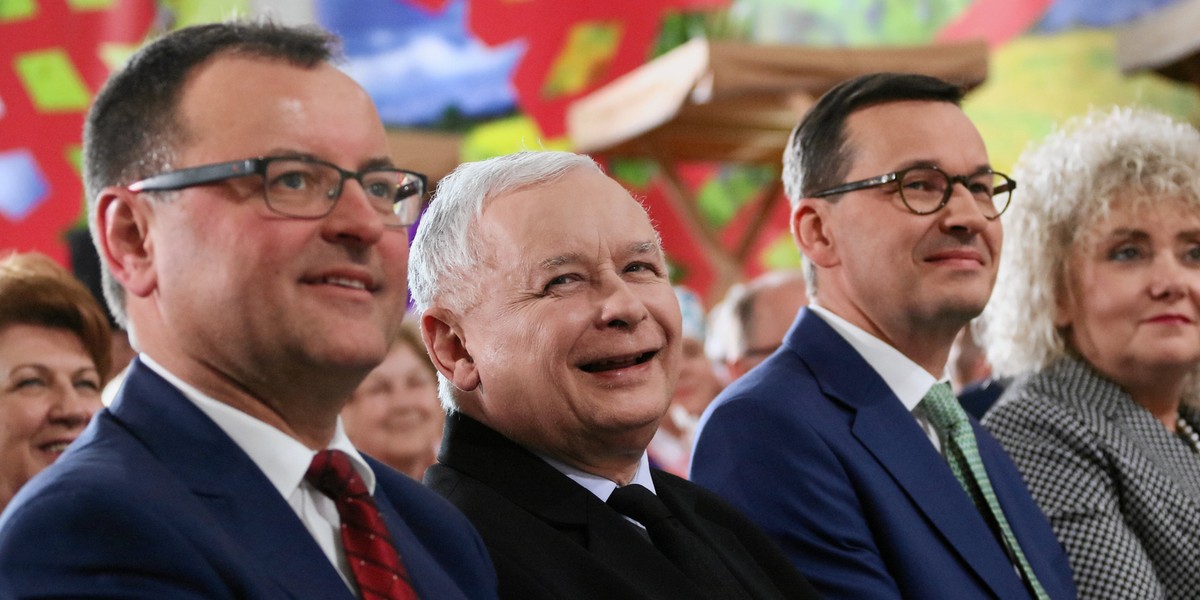 Prezes PiS Jarosław Kaczyński i premier Mateusz Morawiecki zapowiedzieli na konwencji 6 kwietnia nowe świadczenia dla producentów żywności