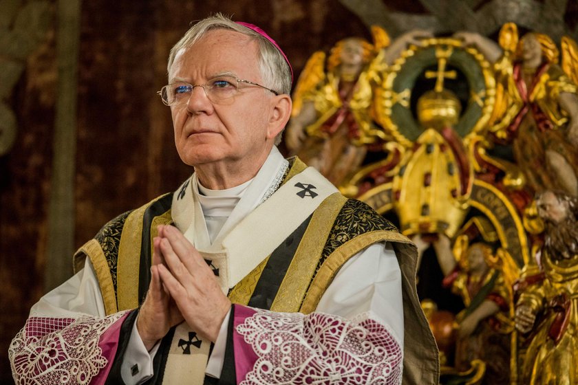 Abp Jędraszewski pokutuje za "tęczową zarazę"