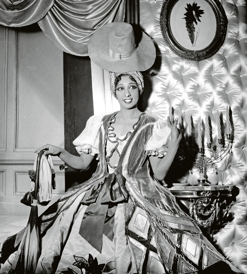 Davali su joj razne nadimke, Pikaso jo ju zvao "Nefertiti današnjice", dok je za Hemingveja bila najsenzacionalnija devojka