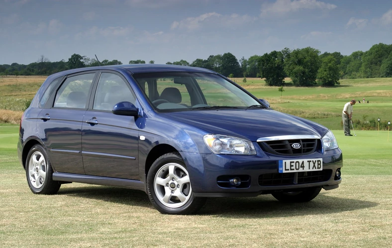 W 2004 r. ta kompaktowa Kia Cerato sprzedawała się w Europie prawie 12 razy słabiej niż Kia Ceed w 2019 r. (dane: JATO Dynamics za "Automotive News Europe").