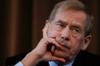 Vaclav Havel w znakomitej biografii zyskuje ludzie rysy