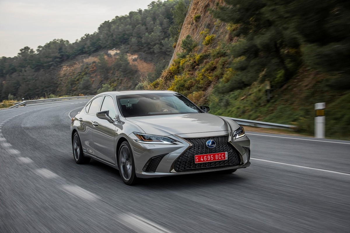 Lexus ES
