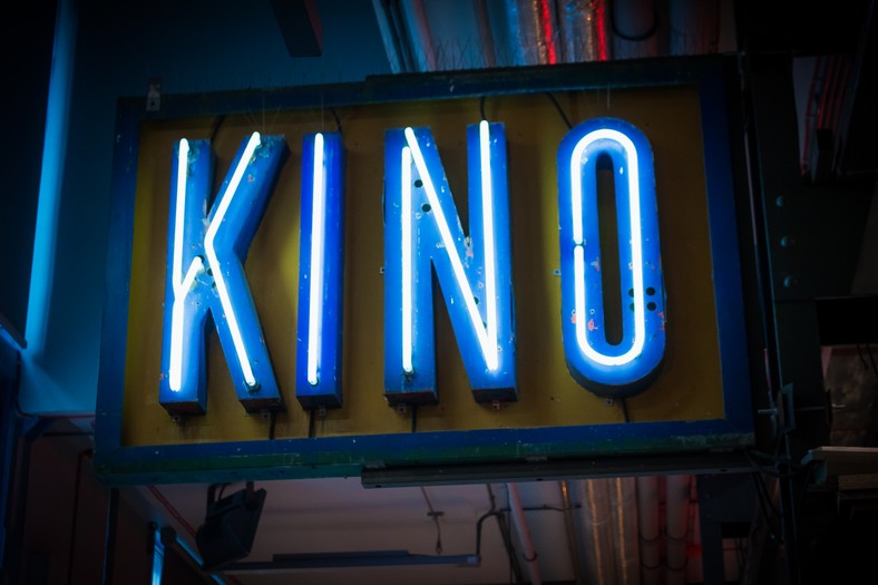 Neon dawnego Kina Dworcowego we Wrocławiu, ze zbiorów Galeria Neon Side