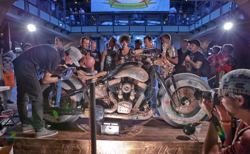 Behemoth Bike, motocykl przygotowany przez frontmana formacji Behemoth, Adama "Nergala" Darskiego we współpracy z firmą Game Over Cycles (GOC) doczekał się młodszego rodzeństwa. Specjaliści z GOC stworzyli niezwykłą maszynę o nazwie Cheyenne Bike The Recidivist, którą odsłonili w Londynie podczas London International Tattoo Convention, najbardziej prestiżowego konwentu sztuki zdobienia ciała na świecie...