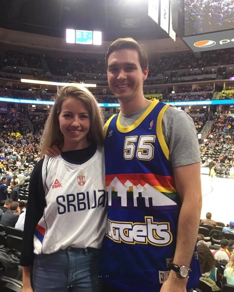Adriana Radinović Ikard sa suprugom na meču Denvera u NBA ligi | Foto: Privatna arhiva