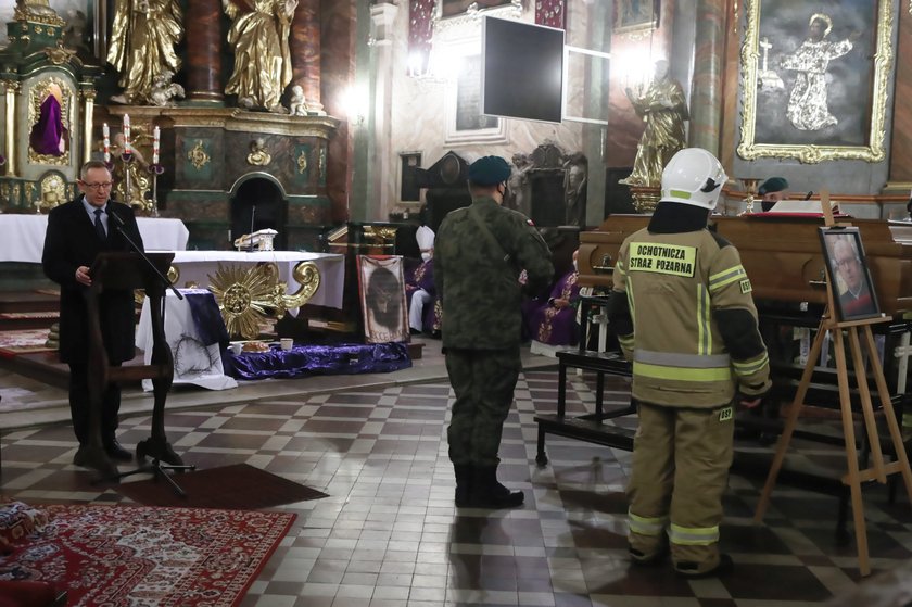 Żegnają księdza zakatowanego przez kościelnego.