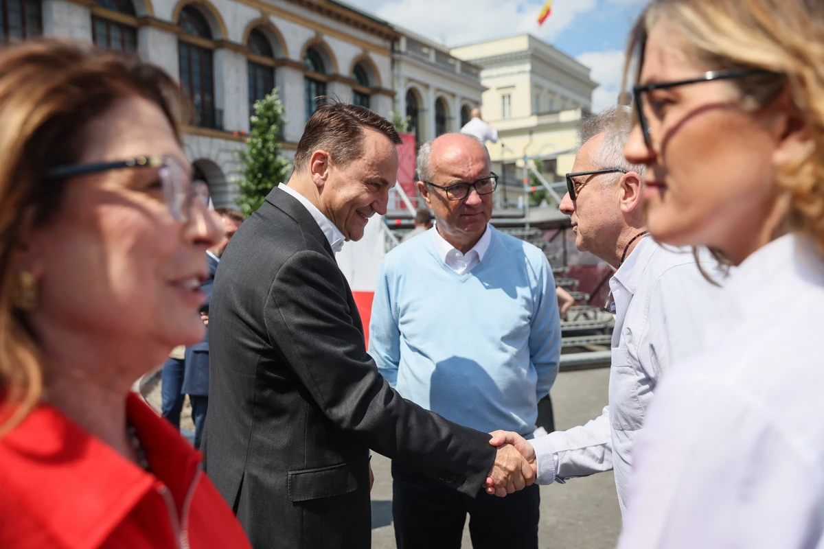 Sikorski uważa, iż Polska zyskała na II Wojnie Światowej. Nie będziemy szantażować Niemców reparacjami