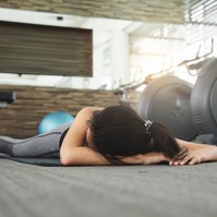 Edzőtermi tragédia: előrebukott és  meghalt - ez végzett a fiatal nővel