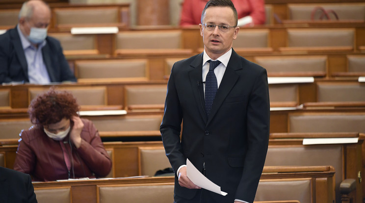 Szijjártó Péter tudatta: újabb védőfelszerelés érkezett Magyarországra  / Fotó: MTI - Kovács Tamás