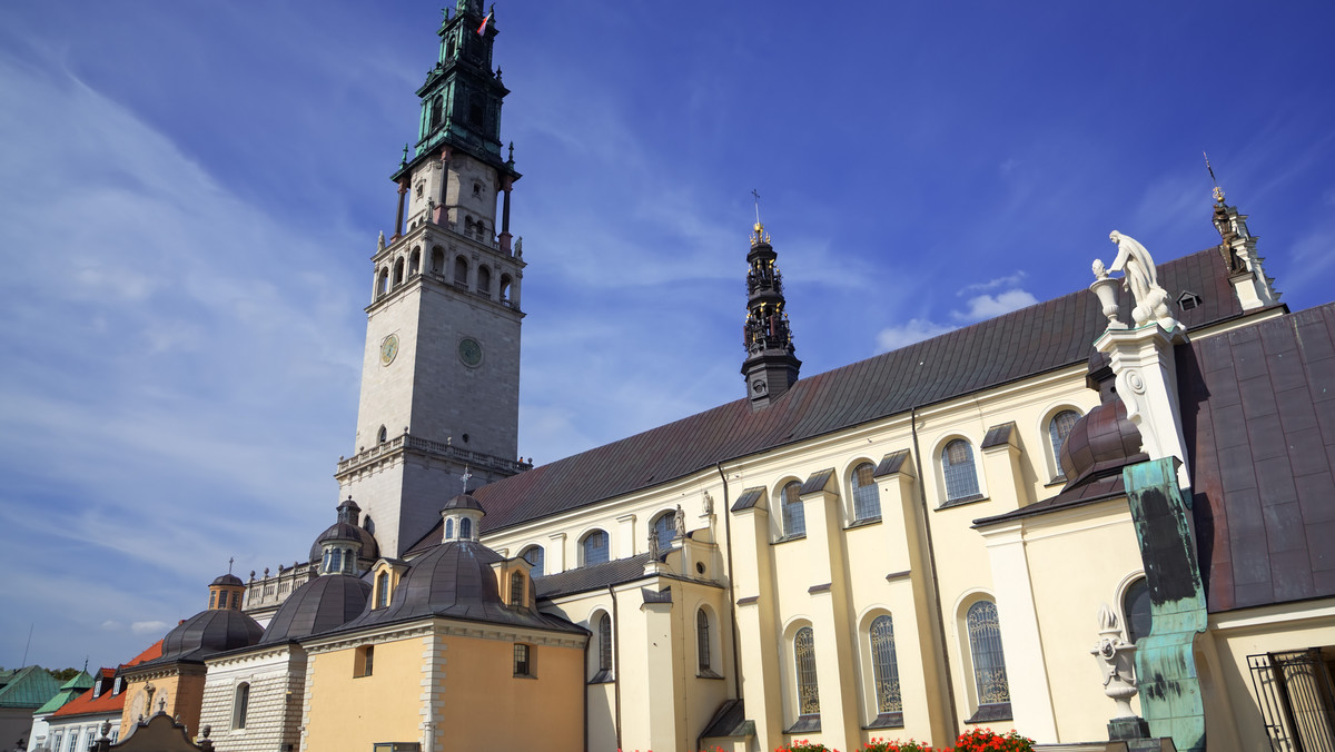 Piesze pielgrzymki z Przemyśla i Poznania dotarły dziś – w przeddzień święta Matki Bożej Szkaplerznej – na Jasną Górę. Ponad 1,1 tys. pielgrzymów z Przemyśla spędziło w drodze 12 dni. Z Archidiecezji Poznańskiej przybyło ponad 1,6 tys. wiernych, którzy wędrowali 10 dni.