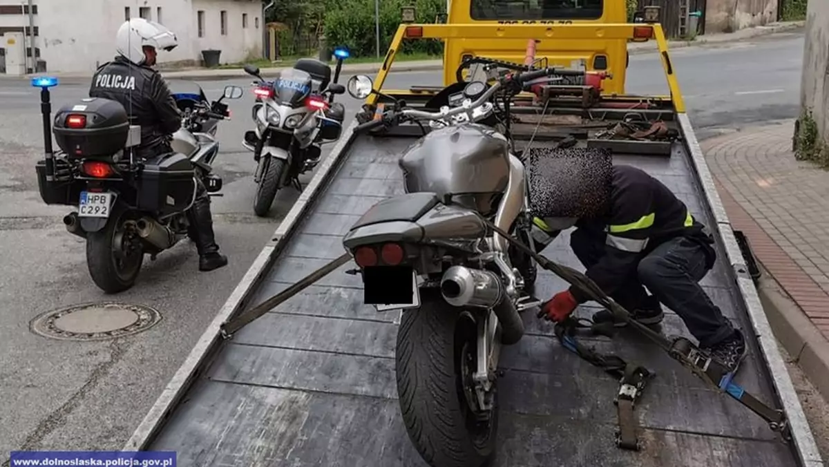 Kumulacja motocyklisty z Jeleniej Góry – bez uprawnień, bez przeglądu i ubezpieczenia