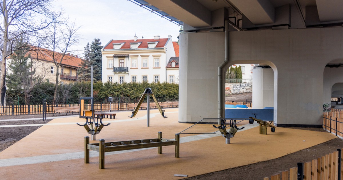 Park Kolejowy w Krakowie – od zaniedbanego nasypu do zielonej oazy w centrum miasta