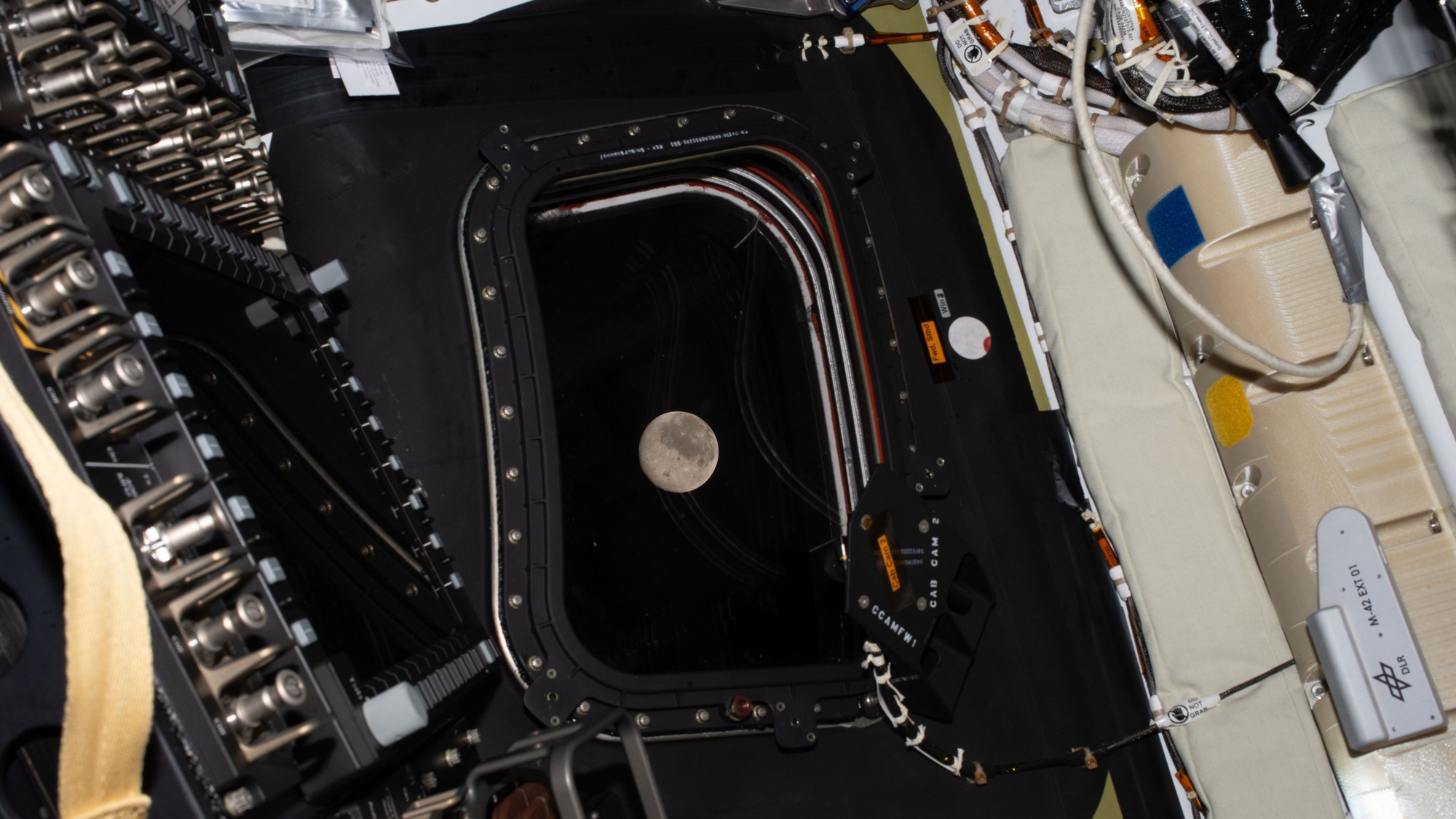 Posádka misie Artemis 2 prepisuje históriu. Dostala sa od Zeme ďalej ako ktokoľvek predtým