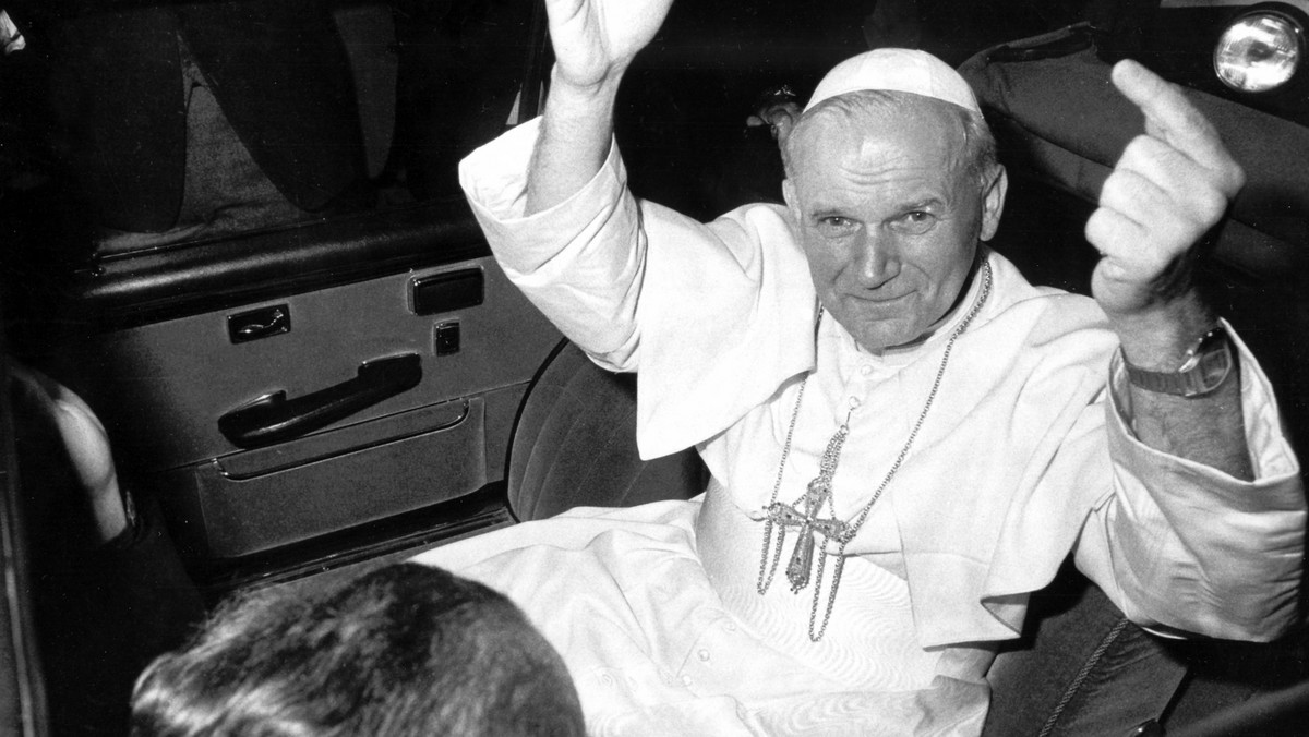 Włoski watykanista Luigi Accattoli stwierdził, że w czasie konklawe w październiku 1978 r. wśród hierarchów Kościoła dominowała opinia, że kardynał Karol Wojtyła jest znakomitym kandydatem, ale jego wybór z powodów geopolitycznych uważano za niemożliwy.