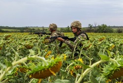 "Duża armia sowiecka bije małą sowiecką". Kryzys, który pożera ukraińskie wojsko