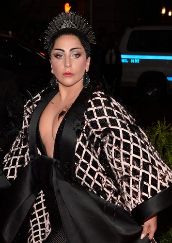 Lady Gaga na Met Ball 2015
