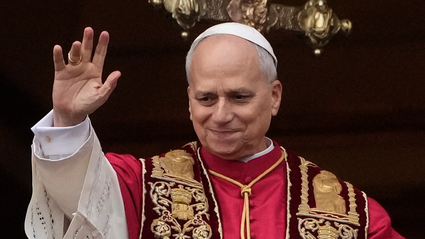 Pápež Lev XIV. udelil tradičné požehnanie Urbi et orbi.