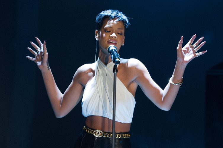 3. Rihanna – 53 miliony