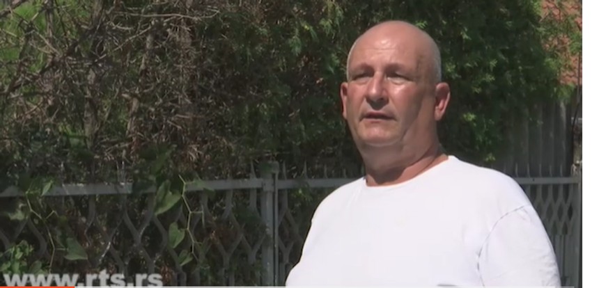 Nebojša Petković iz Boleča u dvorištu ima 90 tuja, koje je iz semena sam proizveo i posadio