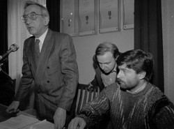 Aleksander Hall o Mazowieckim: Oddalił zagrożenie dla pokoju w Polsce