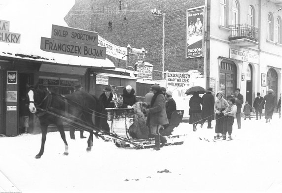 Ulica Krupówki w Zakopanem na przedwojennych fotografiach