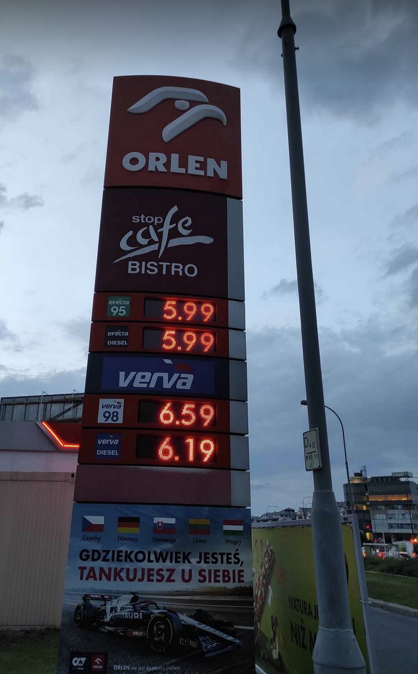 Ceny paliw na stacji Orlenu w Warszawie zeszły poniżej 6 zł.