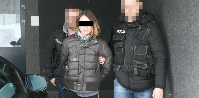 Z atrapą broni napadła na Żabkę. Policjant ukrył się ze strachu