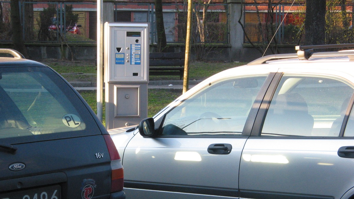 Pierwsze 15 minut postoju za darmo i zwolnienie z opłat właścicieli samochodów hybrydowych - to zmiany w strefie płatnego parkowania, jakie w stolicy regionu chce wprowadzić stowarzyszenie "Opole na Tak".