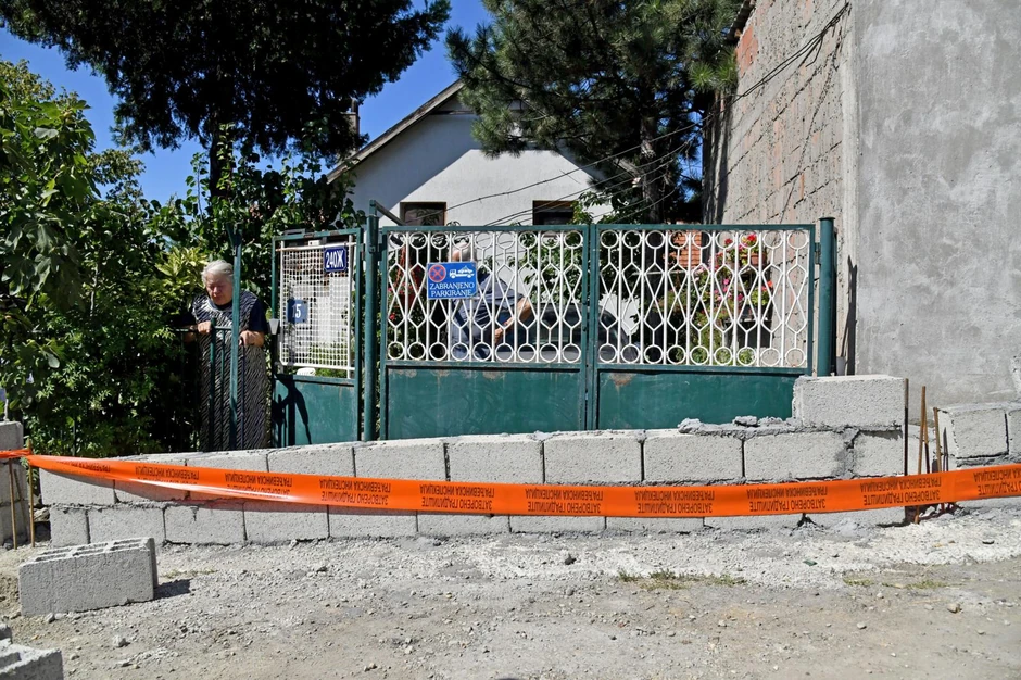 Milka Samardžić u dvorištu Glamočka 15