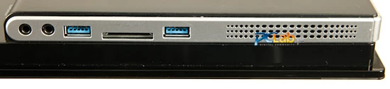 Góra prawej strony: gniazda USB 3.0 i wejść audio, a pomiędzy zamontowano czytnik kart pamięci